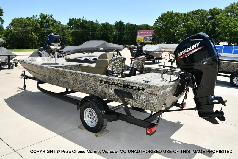 Slide: The Image of Tracker Grizzly 1754 SC 2026 - 20