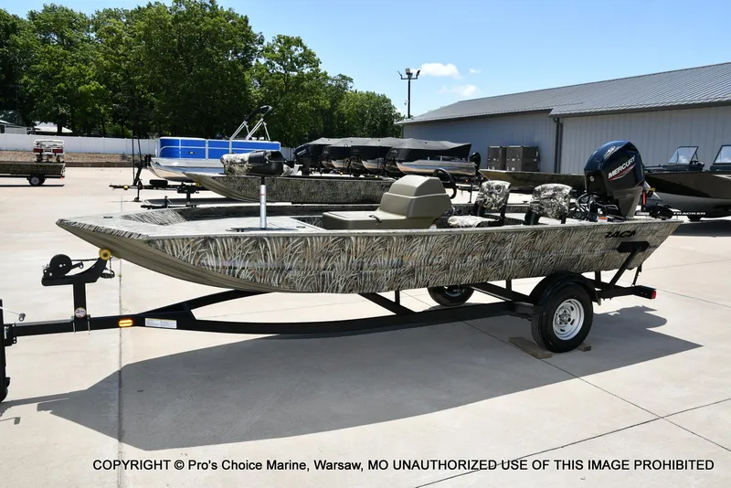 Slide: The Image of Tracker Grizzly 1754 SC 2026 - 22