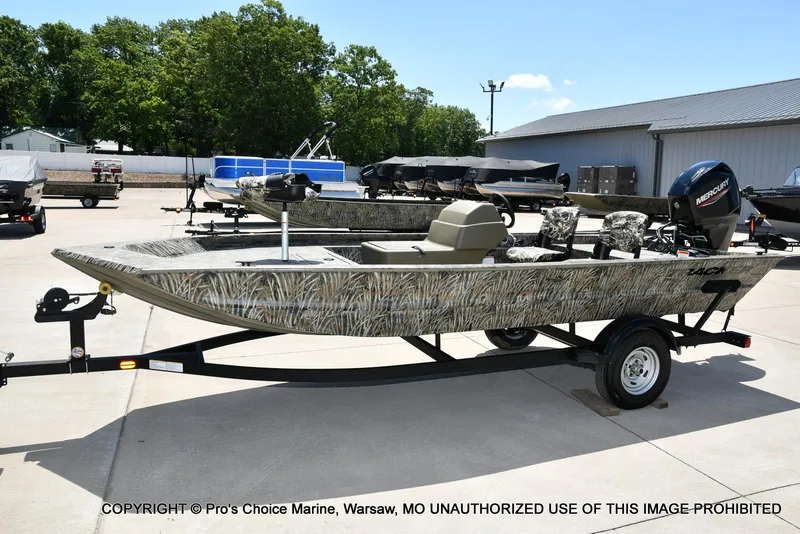 Slide: The Image of Tracker Grizzly 1754 SC 2026 - 23