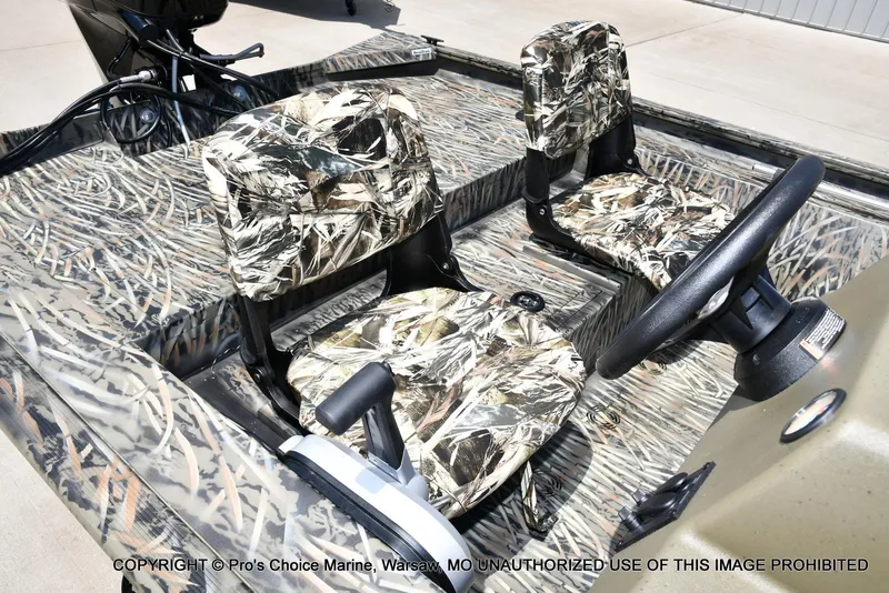 Slide: The Image of Tracker Grizzly 1754 SC 2026 - 28