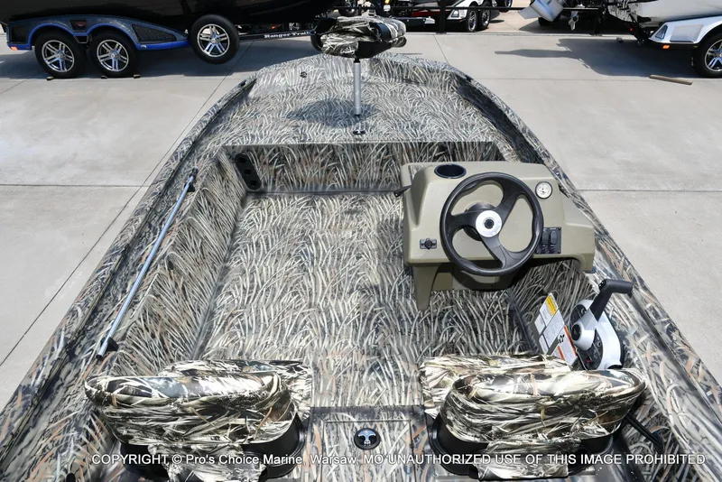 Slide: The Image of Tracker Grizzly 1754 SC 2026 - 32