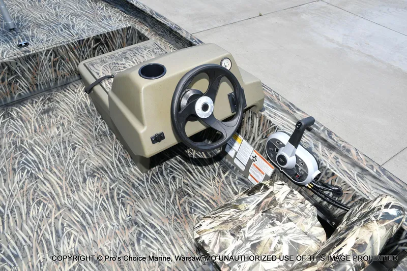 Slide: The Image of Tracker Grizzly 1754 SC 2026 - 33