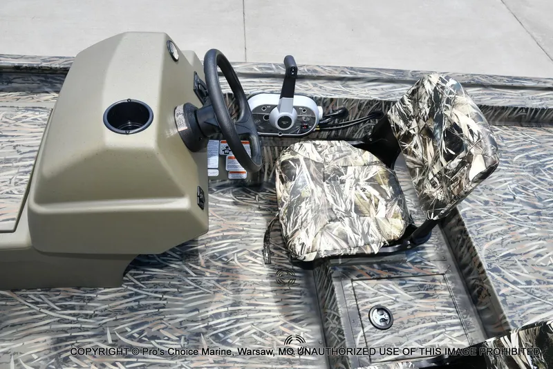 Slide: The Image of Tracker Grizzly 1754 SC 2026 - 34