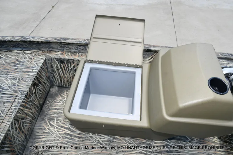 Slide: The Image of Tracker Grizzly 1754 SC 2026 - 38