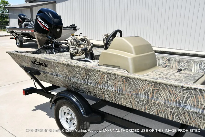 Slide: The Image of Tracker Grizzly 1754 SC 2026 - 4