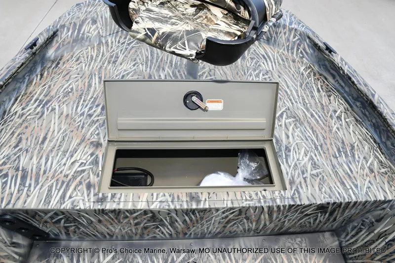 Slide: The Image of Tracker Grizzly 1754 SC 2026 - 40