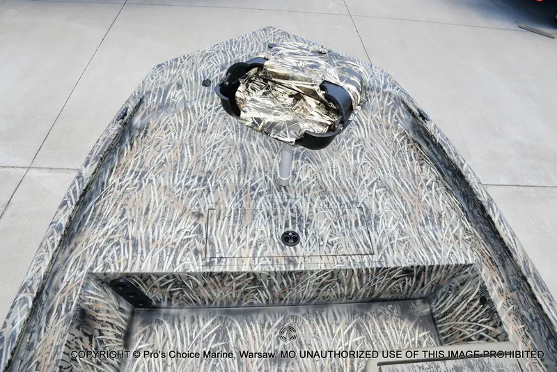 Slide: The Image of Tracker Grizzly 1754 SC 2026 - 42