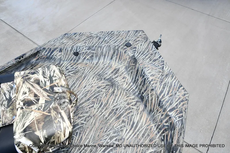 Slide: The Image of Tracker Grizzly 1754 SC 2026 - 44