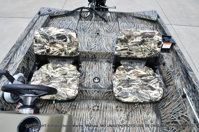 Slide: The Image of Tracker Grizzly 1754 SC 2026 - 46