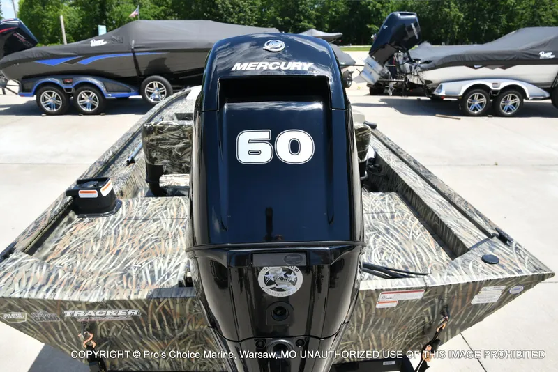 Slide: The Image of Tracker Grizzly 1754 SC 2026 - 5