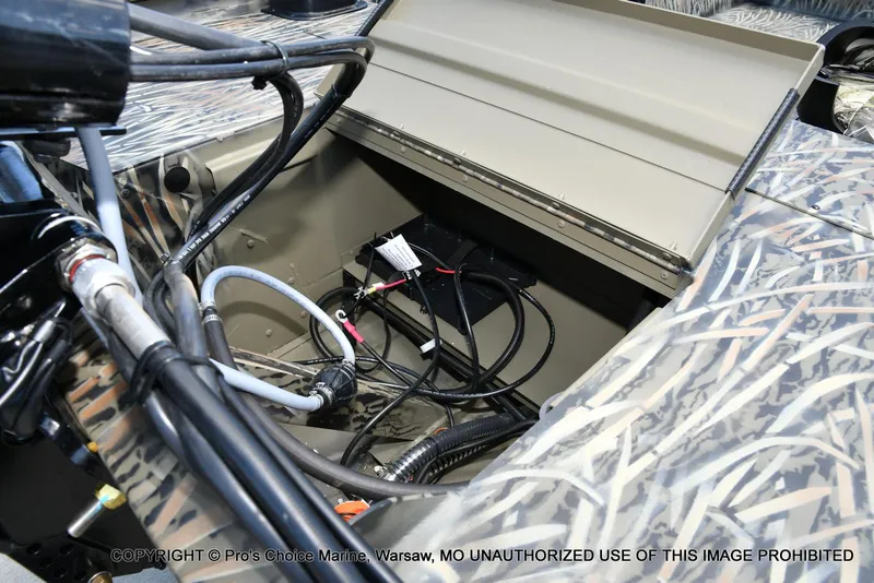 Slide: The Image of Tracker Grizzly 1754 SC 2026 - 52