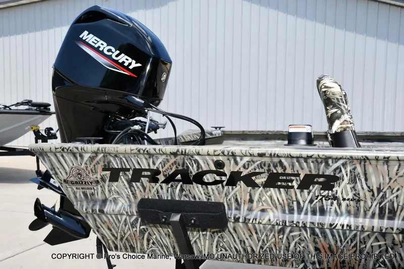 Slide: The Image of Tracker Grizzly 1754 SC 2026 - 58