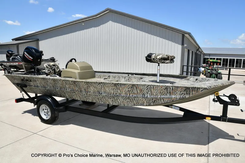 Slide: The Image of Tracker Grizzly 1754 SC 2026 - 61