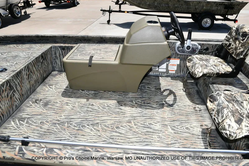 Slide: The Image of Tracker Grizzly 1754 SC 2026 - 7