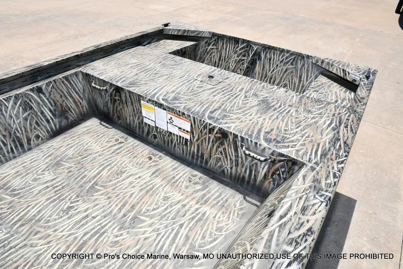 Slide: The Image of Tracker Grizzly 1648 Jon 2026 - 10