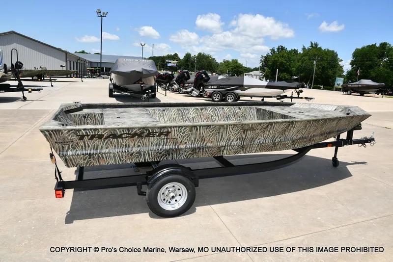 Slide: The Image of Tracker Grizzly 1648 Jon 2026 - 14