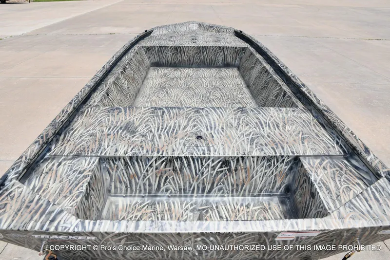 Slide: The Image of Tracker Grizzly 1648 Jon 2026 - 15