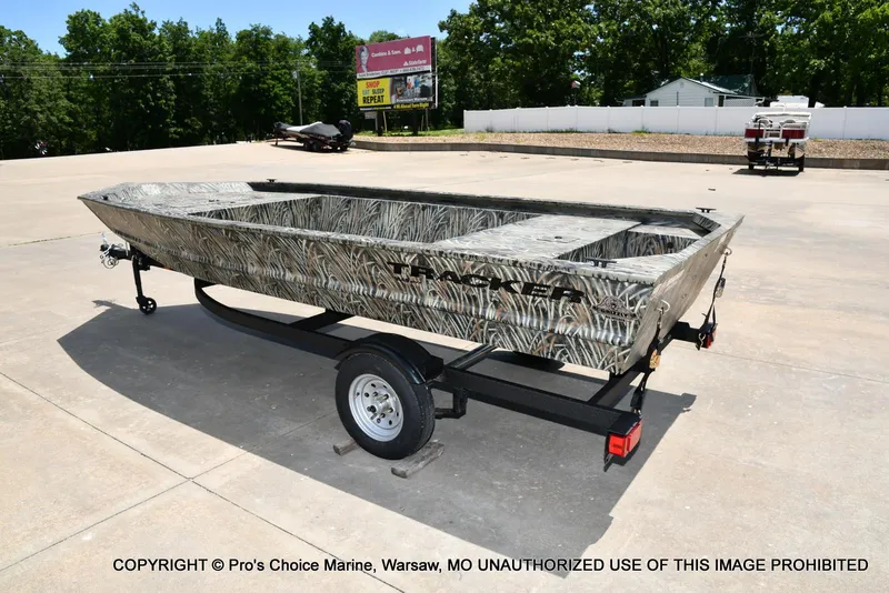 Slide: The Image of Tracker Grizzly 1648 Jon 2026 - 16