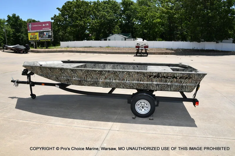 Slide: The Image of Tracker Grizzly 1648 Jon 2026 - 17