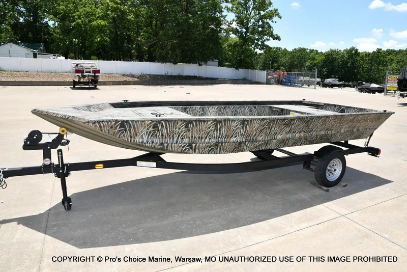 Slide: The Image of Tracker Grizzly 1648 Jon 2026 - 18