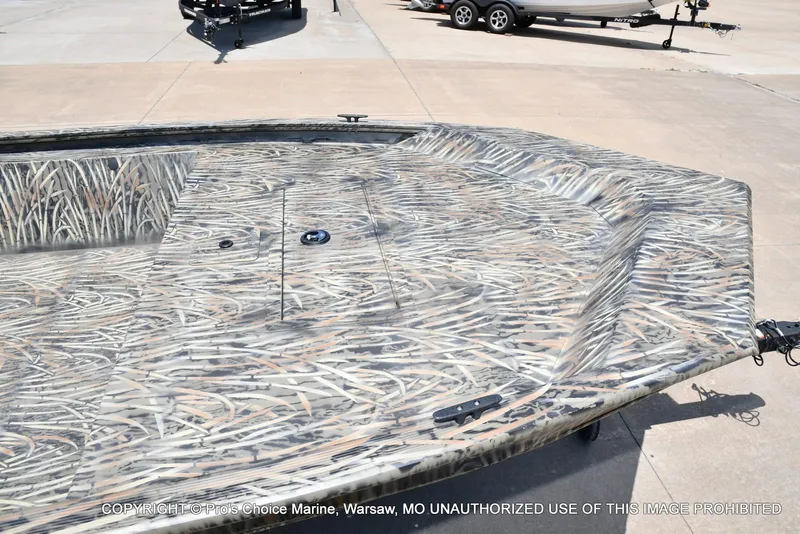 Slide: The Image of Tracker Grizzly 1648 Jon 2026 - 21