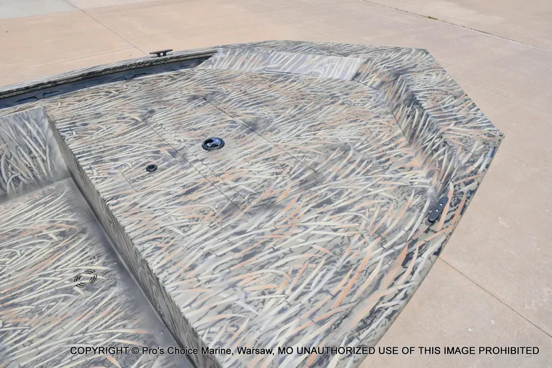 Slide: The Image of Tracker Grizzly 1648 Jon 2026 - 22