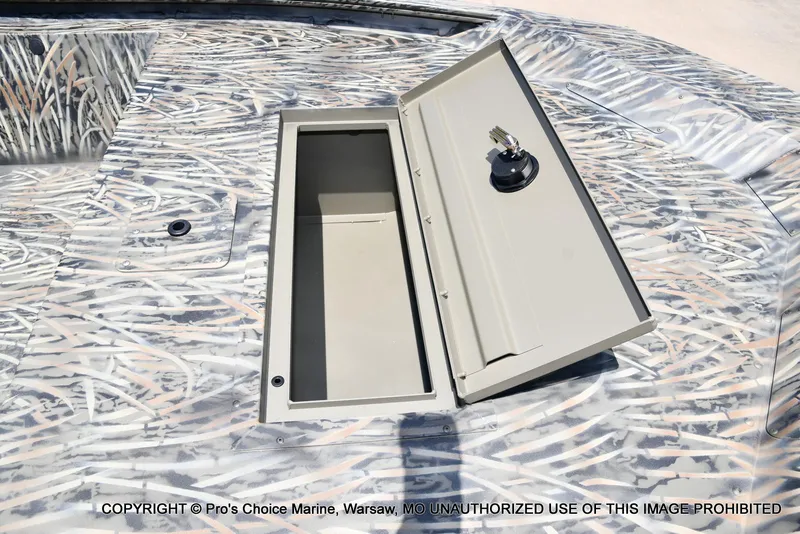 Slide: The Image of Tracker Grizzly 1648 Jon 2026 - 23