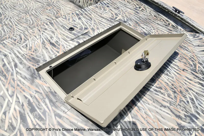 Slide: The Image of Tracker Grizzly 1648 Jon 2026 - 24