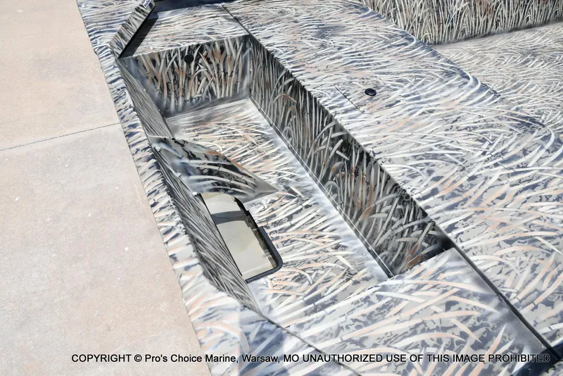 Slide: The Image of Tracker Grizzly 1648 Jon 2026 - 27