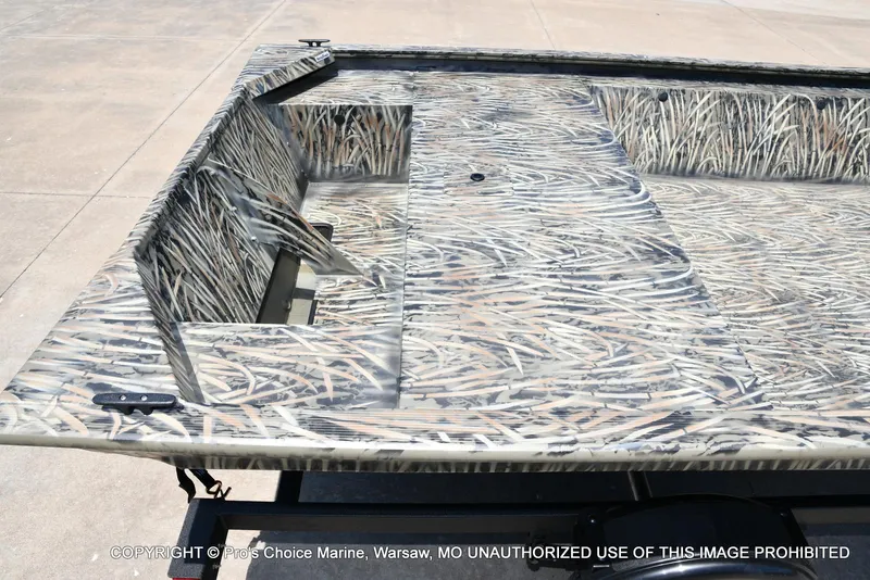 Slide: The Image of Tracker Grizzly 1648 Jon 2026 - 28