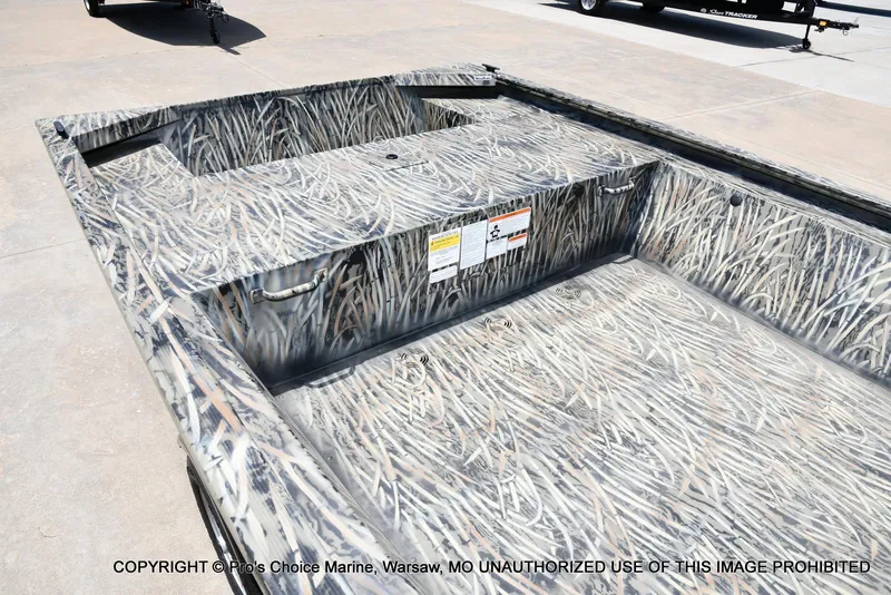 Slide: The Image of Tracker Grizzly 1648 Jon 2026 - 30