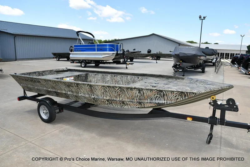 Slide: The Image of Tracker Grizzly 1648 Jon 2026 - 32