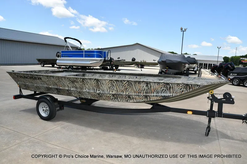 Slide: The Image of Tracker Grizzly 1648 Jon 2026 - 34