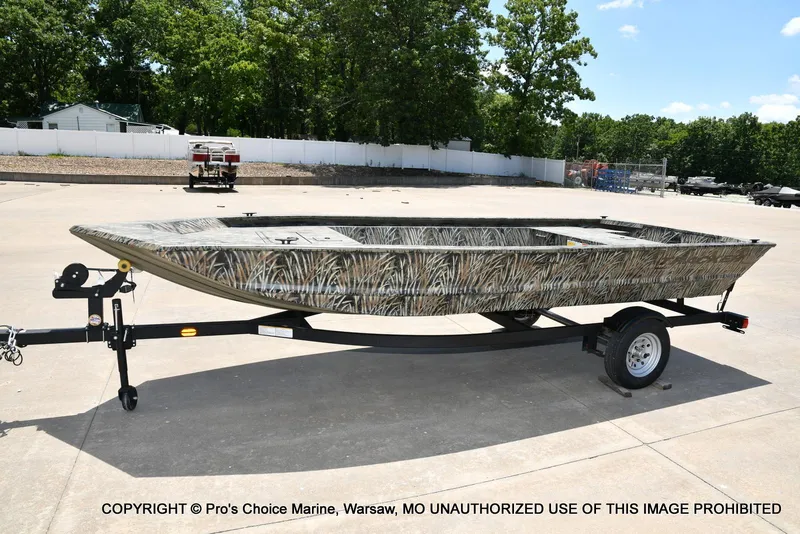 Slide: The Image of Tracker Grizzly 1648 Jon 2026 - 36