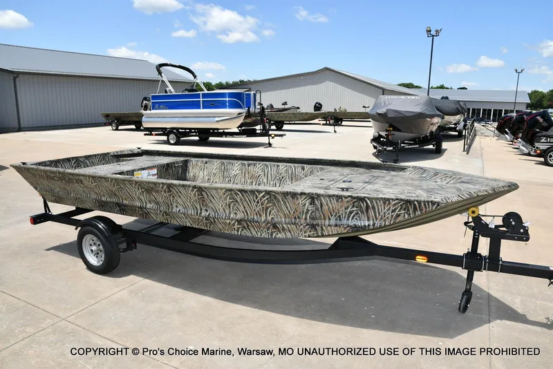 Slide: The Image of Tracker Grizzly 1648 Jon 2026 - 38