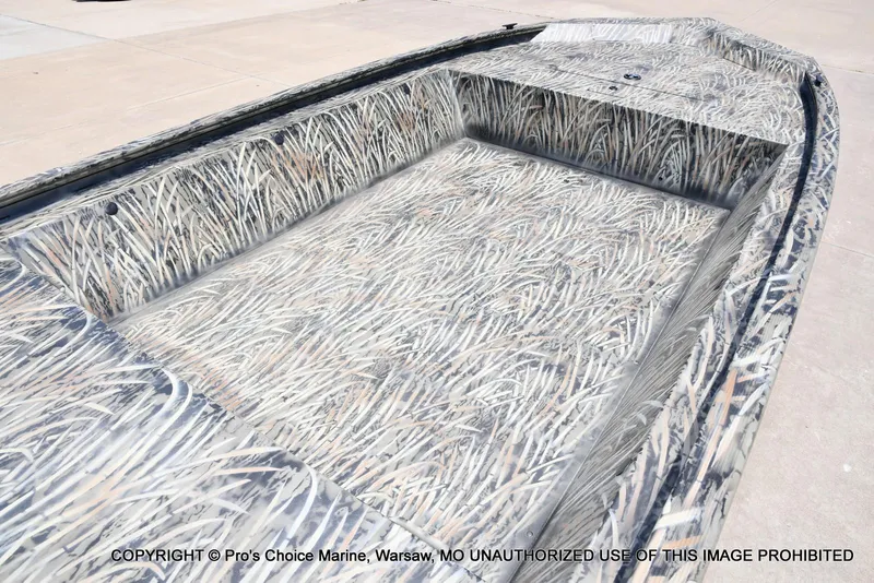 Slide: The Image of Tracker Grizzly 1648 Jon 2026 - 4