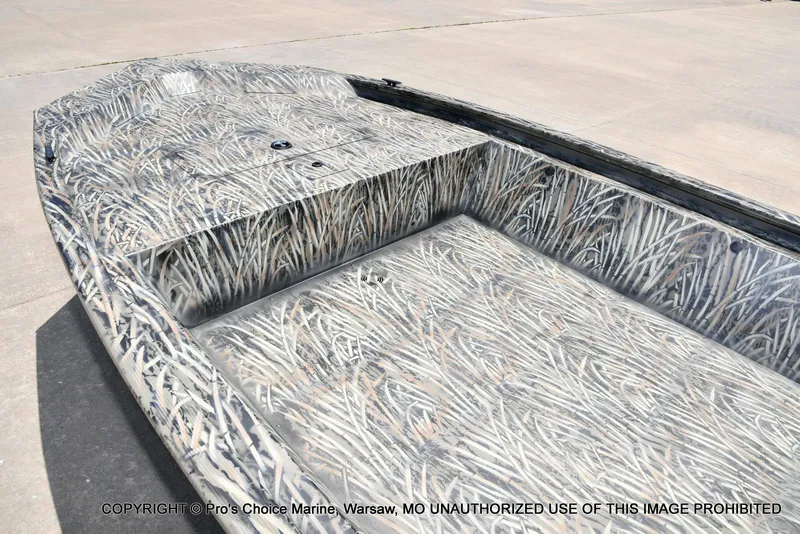 Slide: The Image of Tracker Grizzly 1648 Jon 2026 - 5