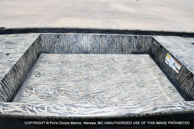 Slide: The Image of Tracker Grizzly 1648 Jon 2026 - 6