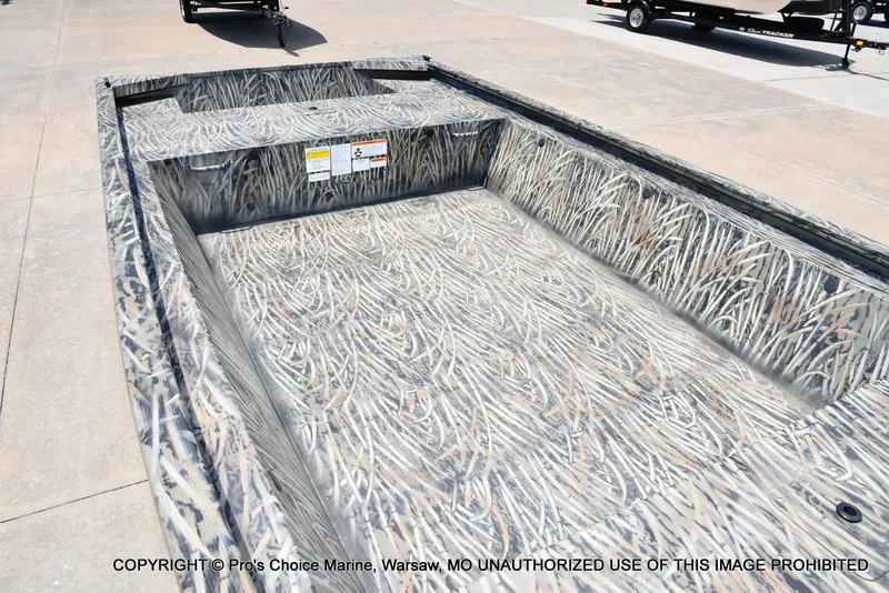 Slide: The Image of Tracker Grizzly 1648 Jon 2026 - 7