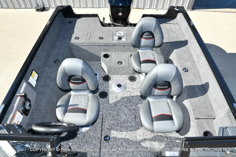 Slide: The Image of Tracker Pro Guide V-175 WT 2026 - 10