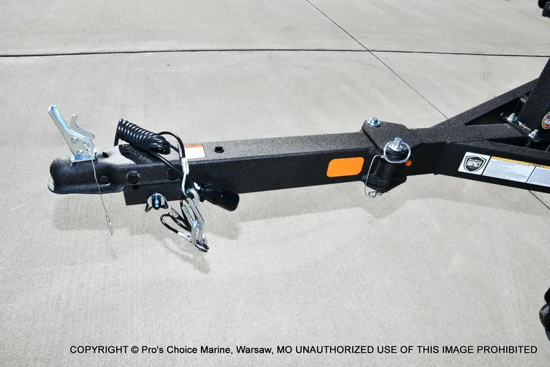 Slide: The Image of Tracker Pro Guide V-175 WT 2026 - 25