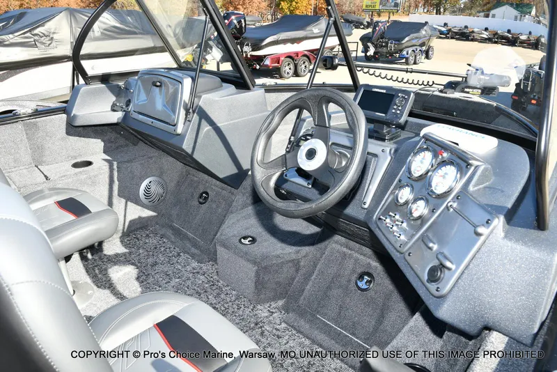 Slide: The Image of Tracker Pro Guide V-175 WT 2026 - 30