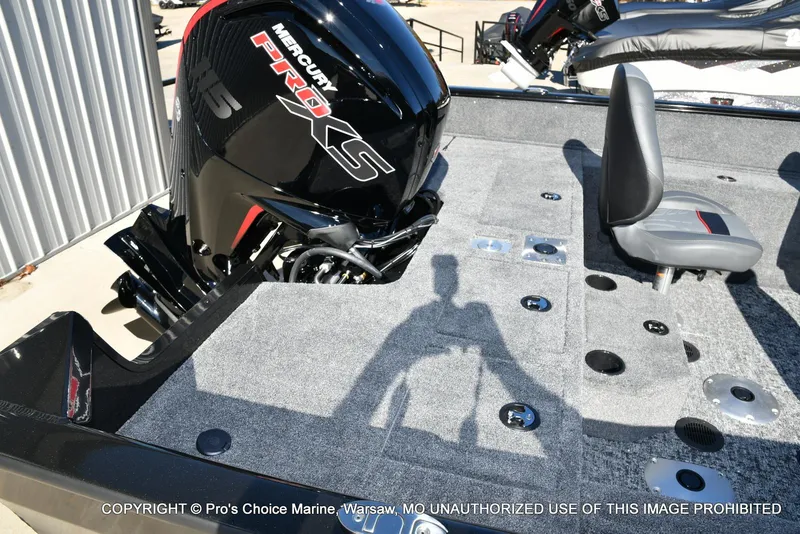 Slide: The Image of Tracker Pro Guide V-175 WT 2026 - 31