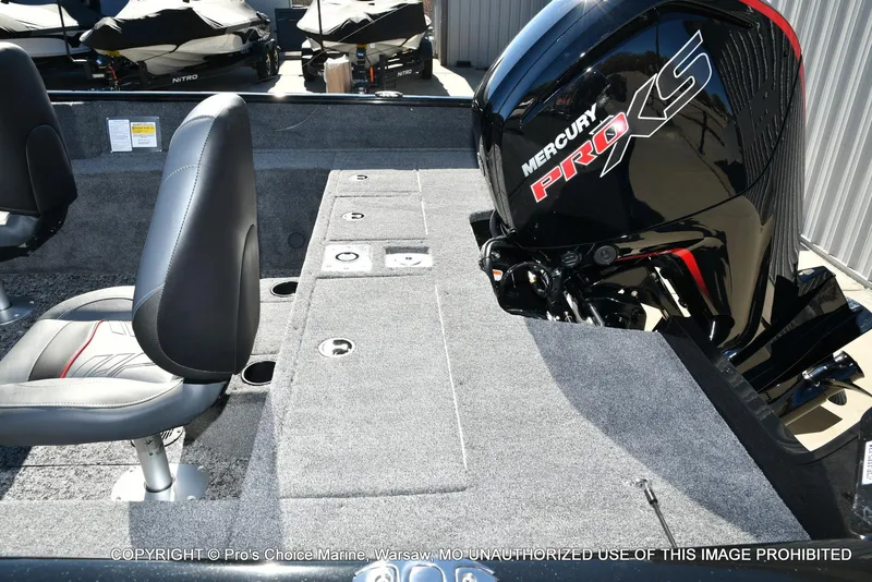 Slide: The Image of Tracker Pro Guide V-175 WT 2026 - 32