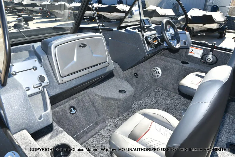 Slide: The Image of Tracker Pro Guide V-175 WT 2026 - 33