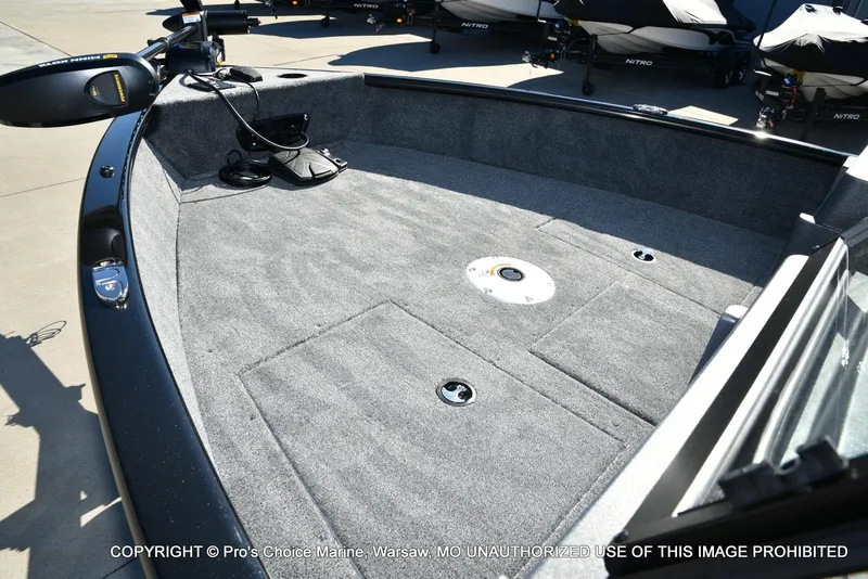 Slide: The Image of Tracker Pro Guide V-175 WT 2026 - 35