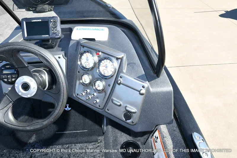 Slide: The Image of Tracker Pro Guide V-175 WT 2026 - 40