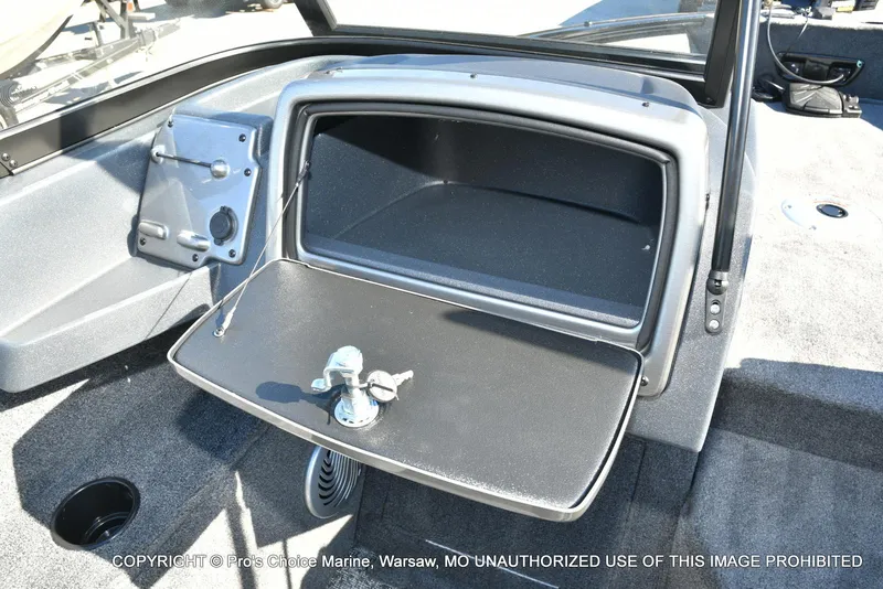 Slide: The Image of Tracker Pro Guide V-175 WT 2026 - 45