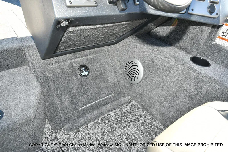 Slide: The Image of Tracker Pro Guide V-175 WT 2026 - 46