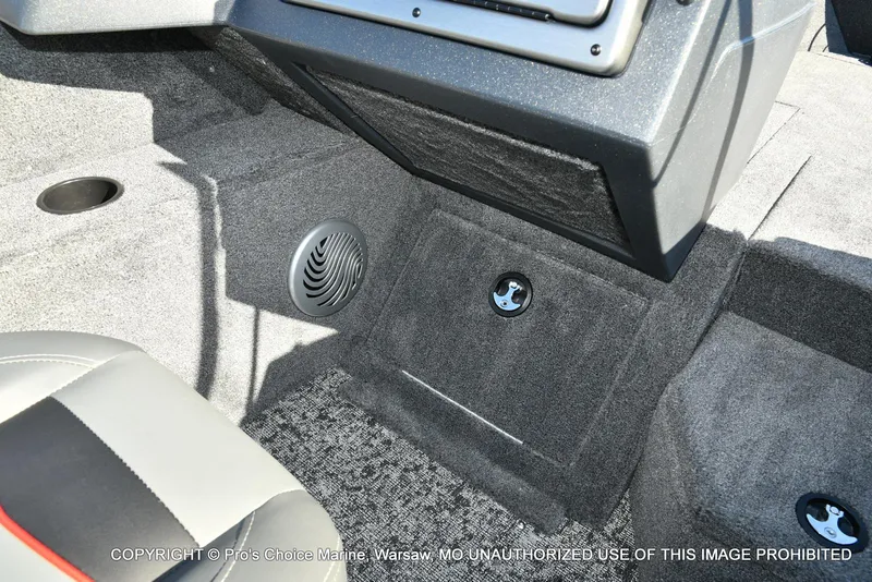 Slide: The Image of Tracker Pro Guide V-175 WT 2026 - 48